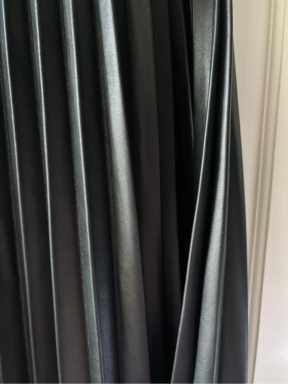 J. McLaughlin Black Pleated A-Line Faux Leather Skirt